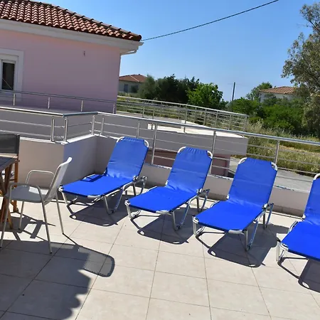 Apartment Red #1, 1 Minute From Megas Lakos Lixouri