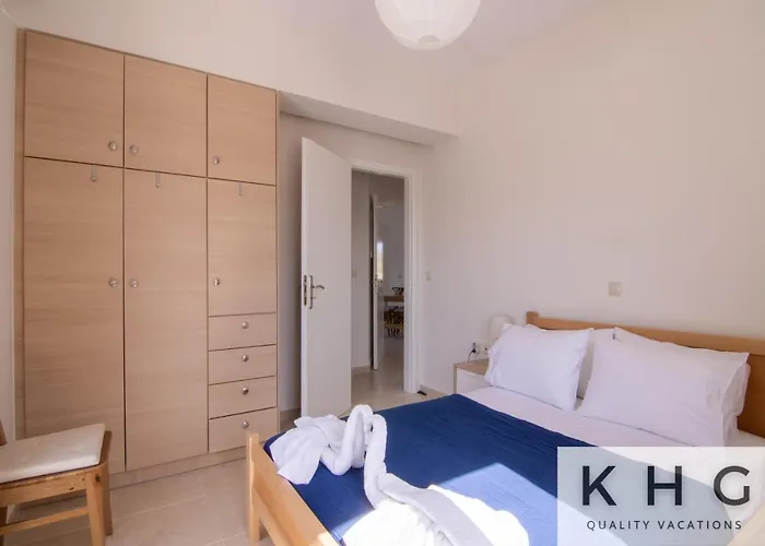 Red #1, 1 Minute From Megas Lakos Apartment