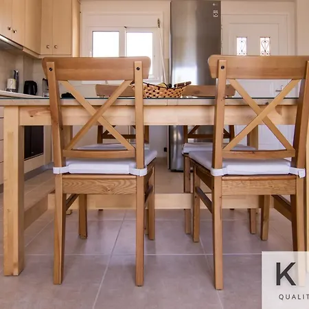 Red 1 Min From Megas Lakos Beach! Apartment