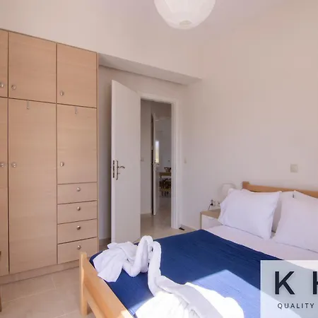 Red 1 Min From Megas Lakos Beach! Apartment