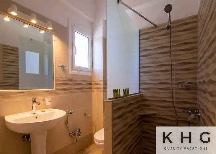 Red #1, 1 Minute From Megas Lakos リクスリオン